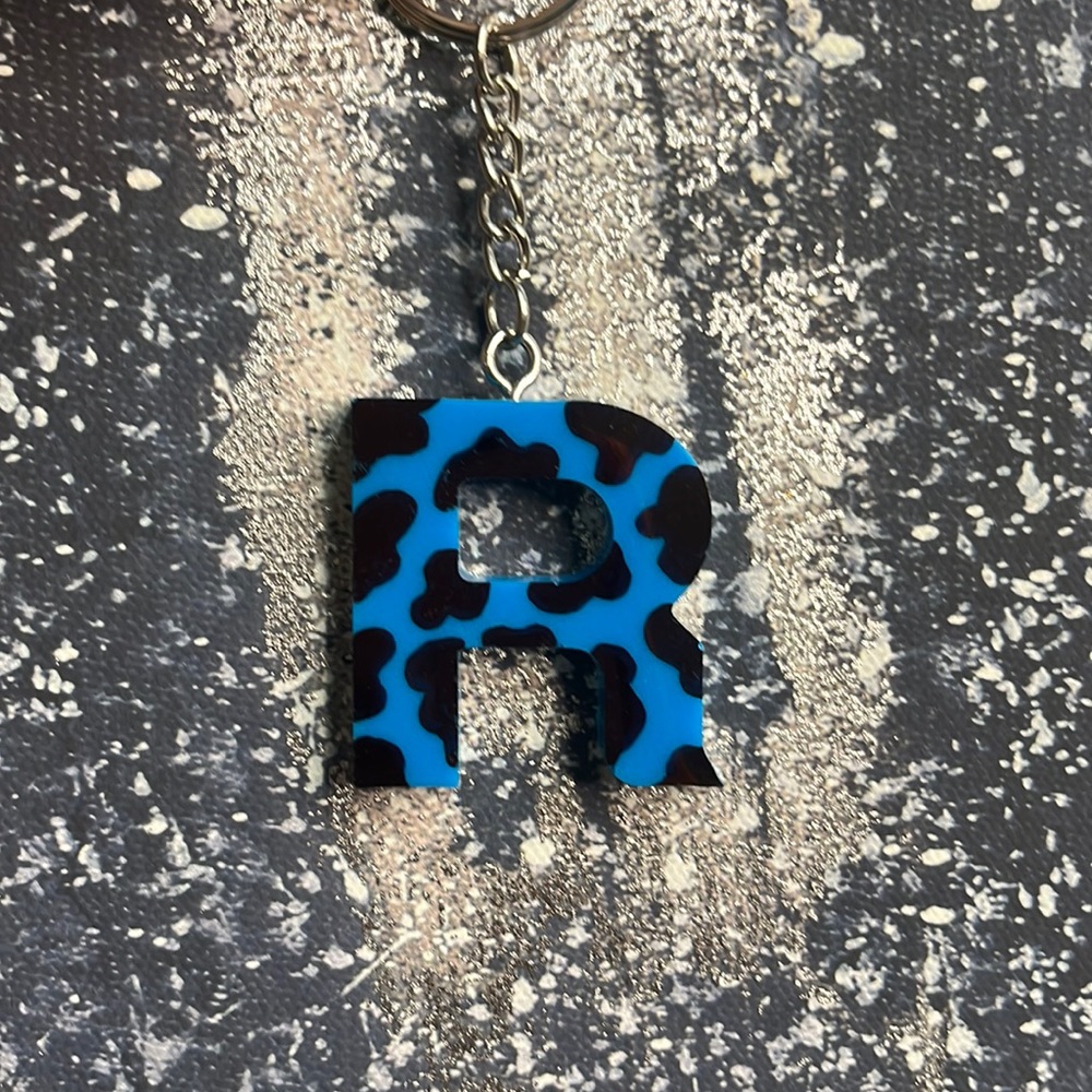 “Letter R” Keychain - Picture 3 of 3